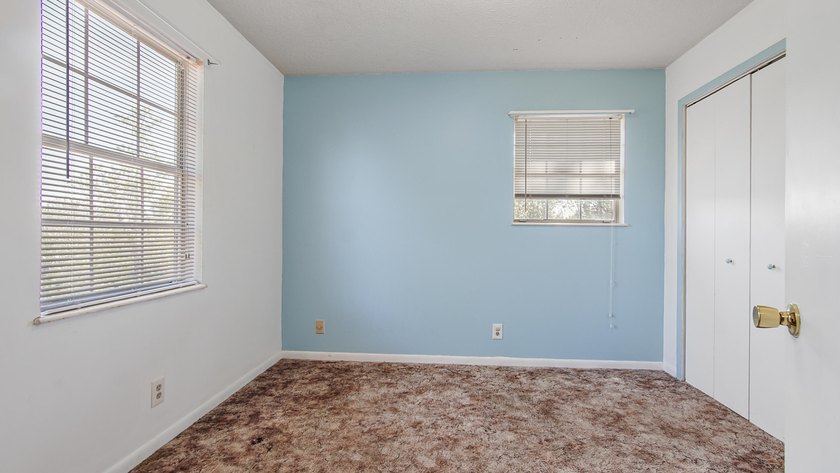 Spacious two-story home located in the established Venetian - photo 33