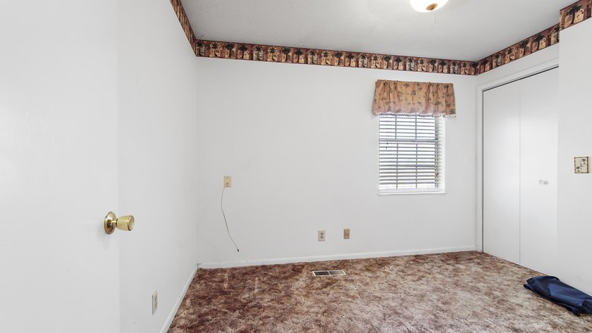 Spacious two-story home located in the established Venetian - photo 34