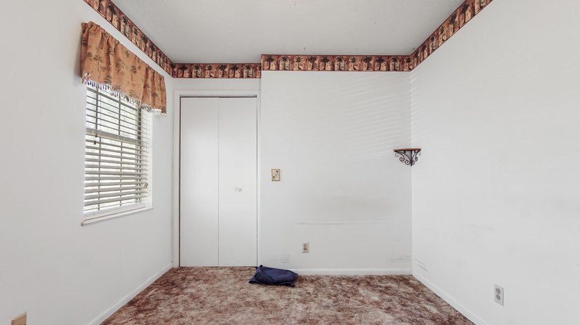 Spacious two-story home located in the established Venetian - photo 35