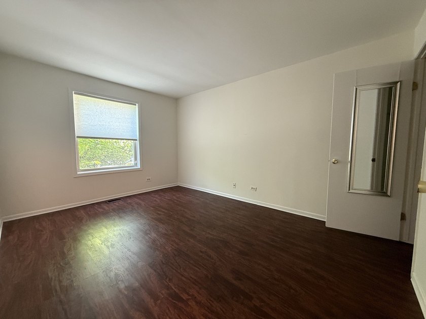 1st Floor Unit Newly Updated! Secure Entrance! The kitchen - photo 8