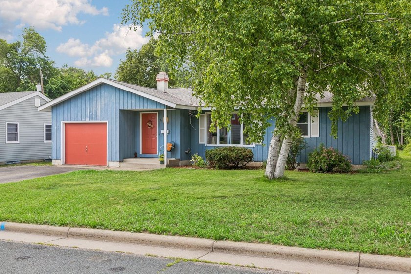 Welcome home to this charming 3-bedroom, 2-bath rambler nestled - photo 2