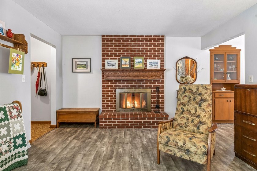 Welcome home to this charming 3-bedroom, 2-bath rambler nestled - photo 4