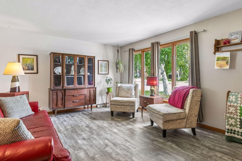 Welcome home to this charming 3-bedroom, 2-bath rambler nestled - photo 8