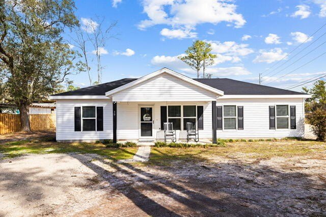 Prime Investment Opportunity! Discover a rare and versatile - photo 2