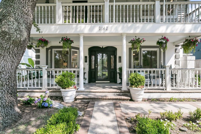 Tucked beneath a canopy of sweeping live oaks, this beautifully - photo 4