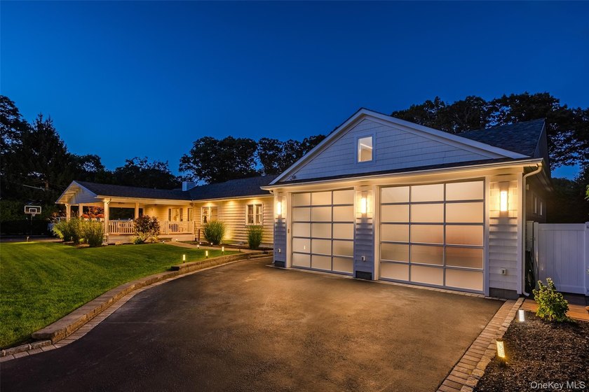 Your Dream Home Awaits!! Custom Ranch Renovated And Meticulously - photo 2
