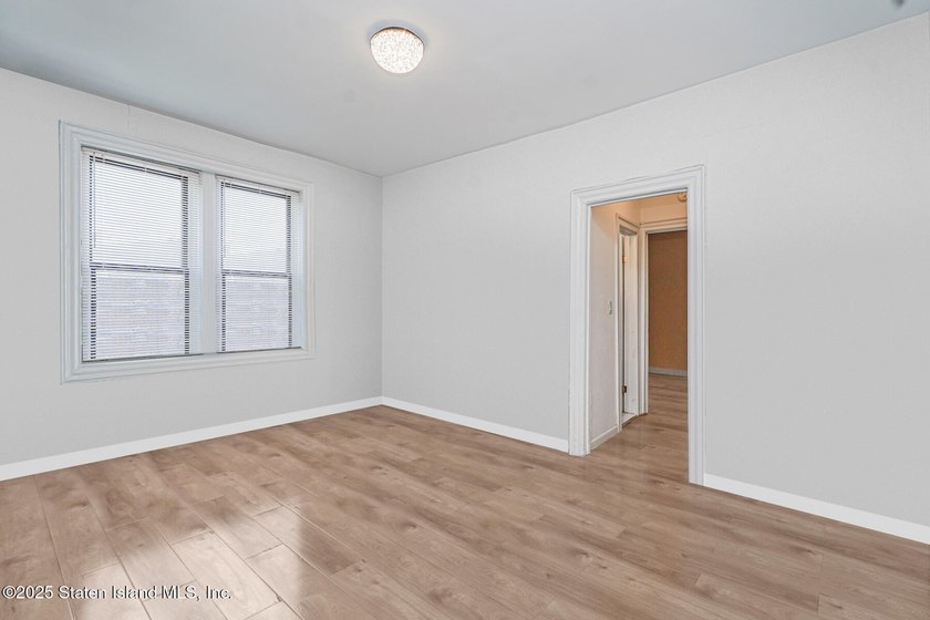 Bright and newly renovated 1-bedroom, 1-bath co-op in - photo 6