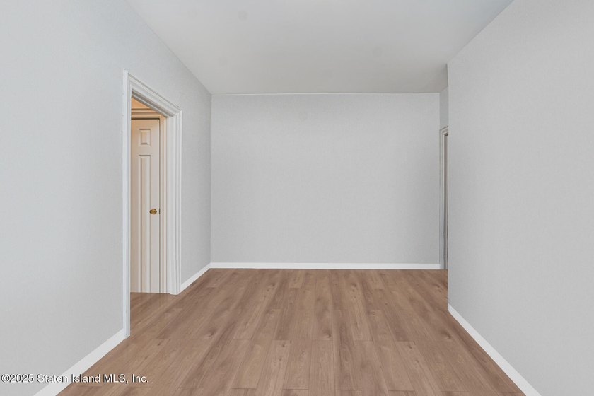 Bright and newly renovated 1-bedroom, 1-bath co-op in - photo 7