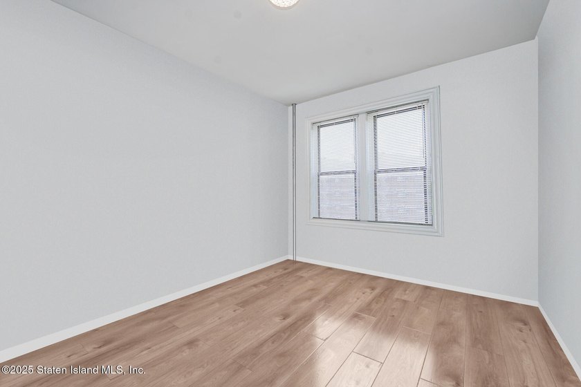 Bright and newly renovated 1-bedroom, 1-bath co-op in - photo 8