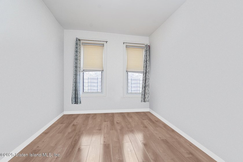 Bright and newly renovated 1-bedroom, 1-bath co-op in - photo 9