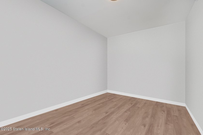 Bright and newly renovated 1-bedroom, 1-bath co-op in - photo 10