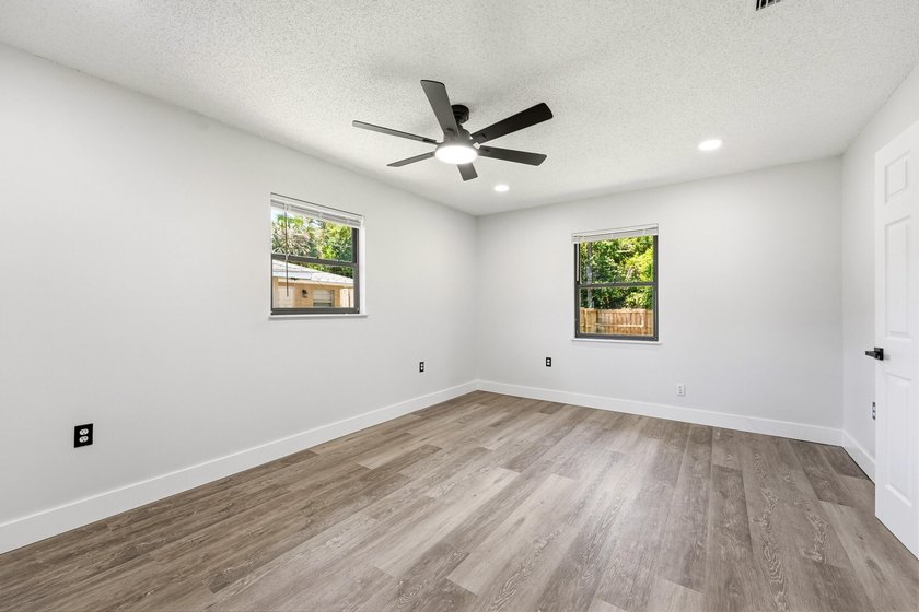 Fully remodeled and move-in ready! This 2-bedroom, 2-bathroom - photo 17