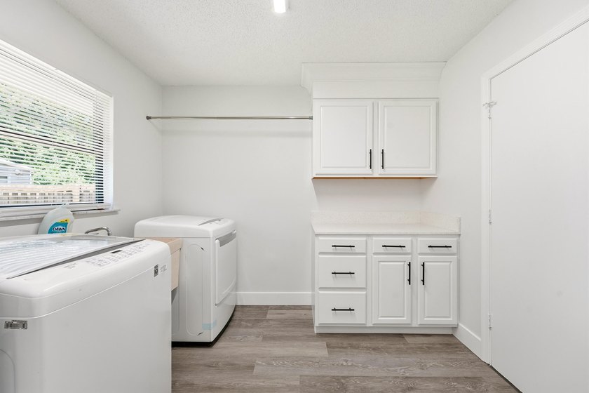 Fully remodeled and move-in ready! This 2-bedroom, 2-bathroom - photo 19