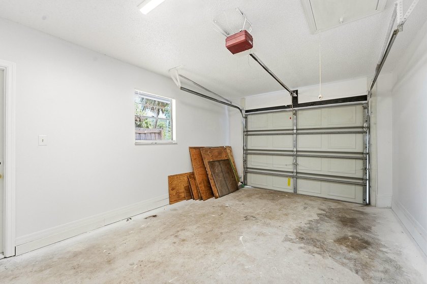 Fully remodeled and move-in ready! This 2-bedroom, 2-bathroom - photo 20
