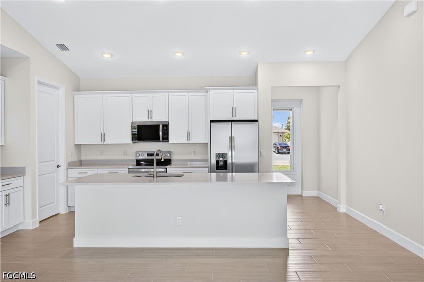 MOVE IN READY NEW CONSTRUCTION NO FLOOD ZONE WATERFRONT PARADISE - photo 31