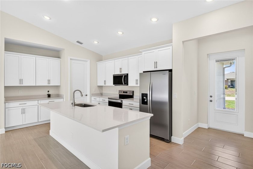 MOVE IN READY NEW CONSTRUCTION NO FLOOD ZONE WATERFRONT PARADISE - photo 32