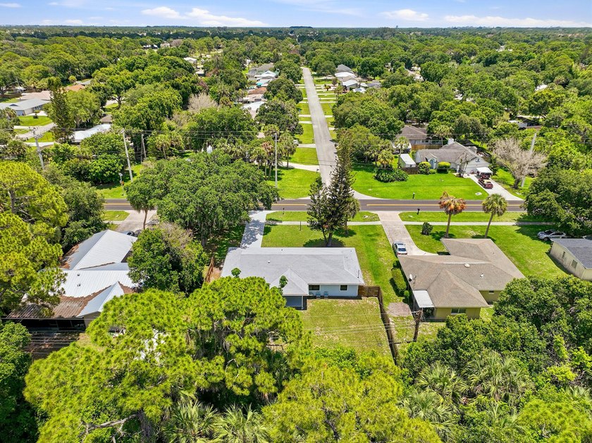 Fully remodeled and move-in ready! This 2-bedroom, 2-bathroom - photo 33
