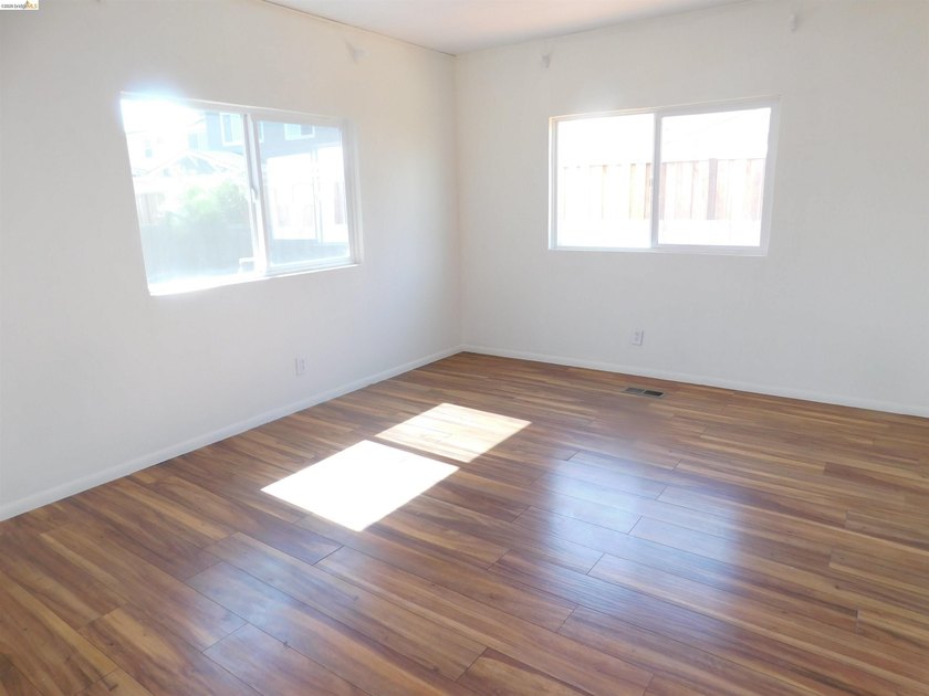 Discover this beautifully updated and hard-to-find 3-bedroom - photo 14