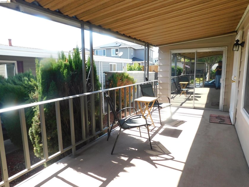 Discover this beautifully updated and hard-to-find 3-bedroom - photo 18