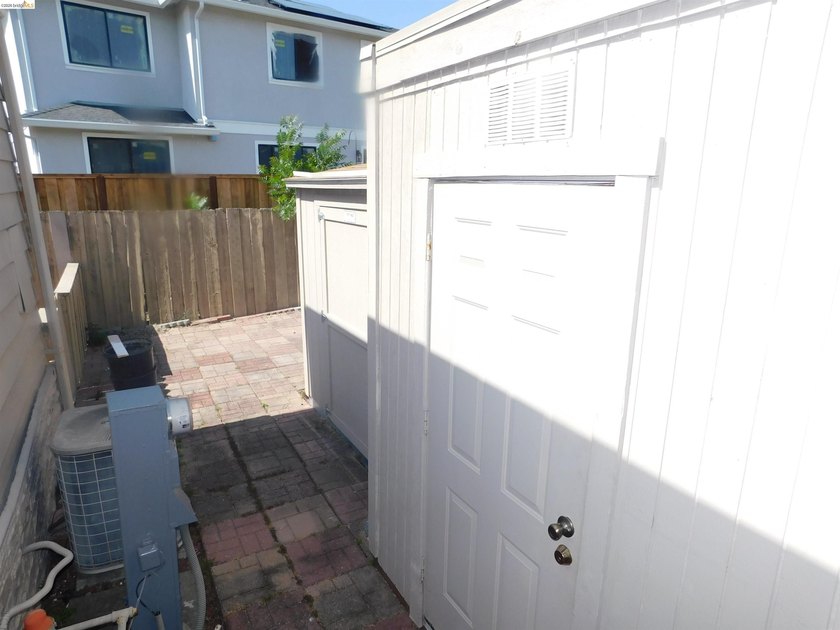 Discover this beautifully updated and hard-to-find 3-bedroom - photo 23