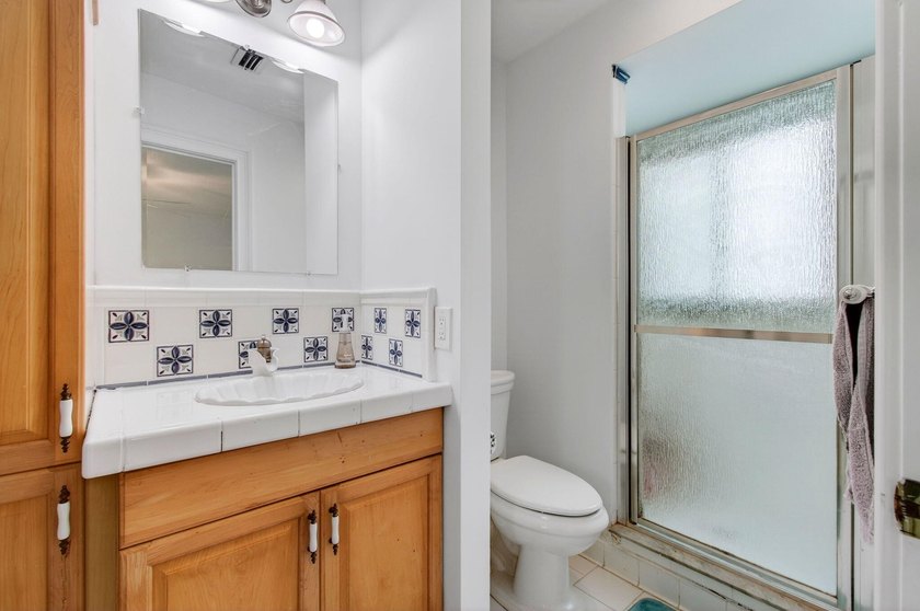 Tucked into the walkable Pineapple Walk community, this 3-bed - photo 35