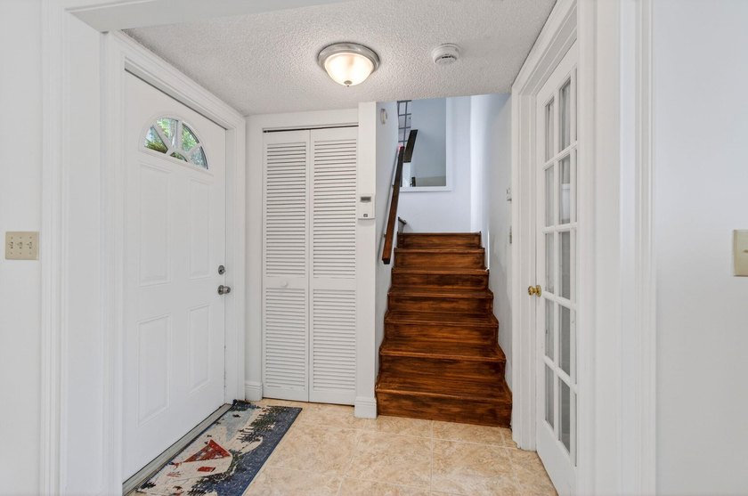 Tucked into the walkable Pineapple Walk community, this 3-bed - photo 37