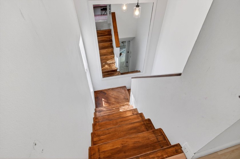 Tucked into the walkable Pineapple Walk community, this 3-bed - photo 38