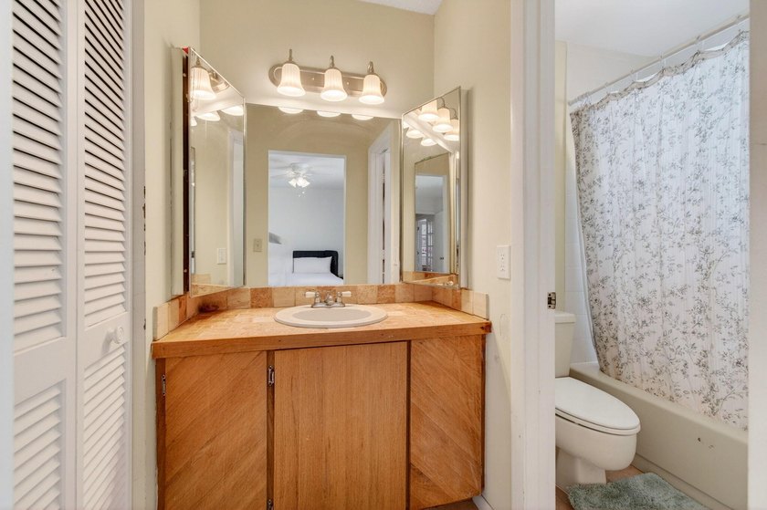 Tucked into the walkable Pineapple Walk community, this 3-bed - photo 43