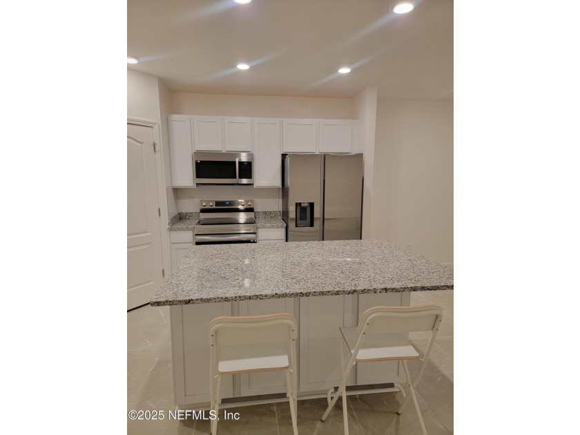 This 3-bedroom, 2 1/2 bathroom townhome is practically brand new - photo 4