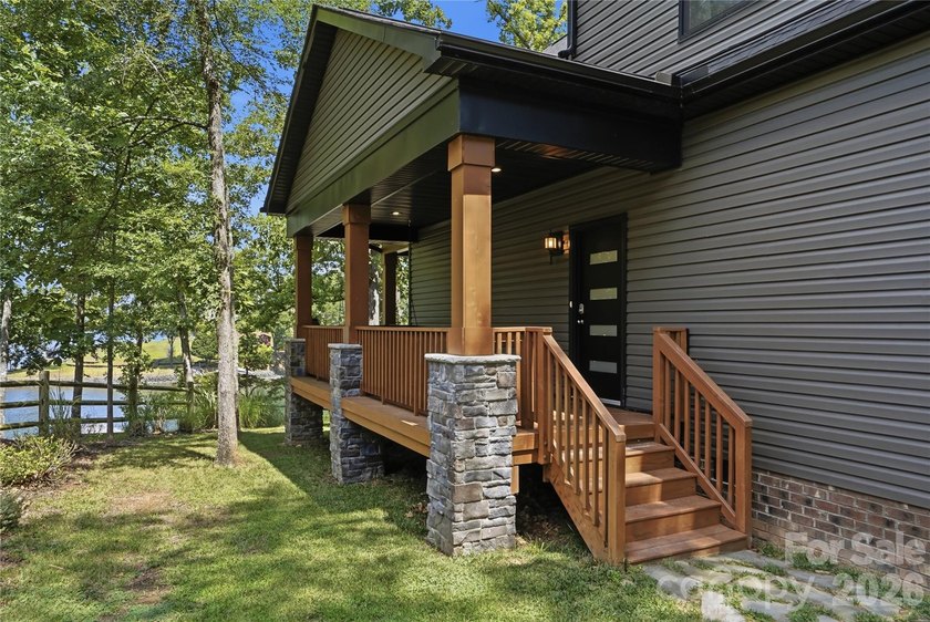 Peaceful waterfront retreat nestled on a beautifully wooded lot - photo 6