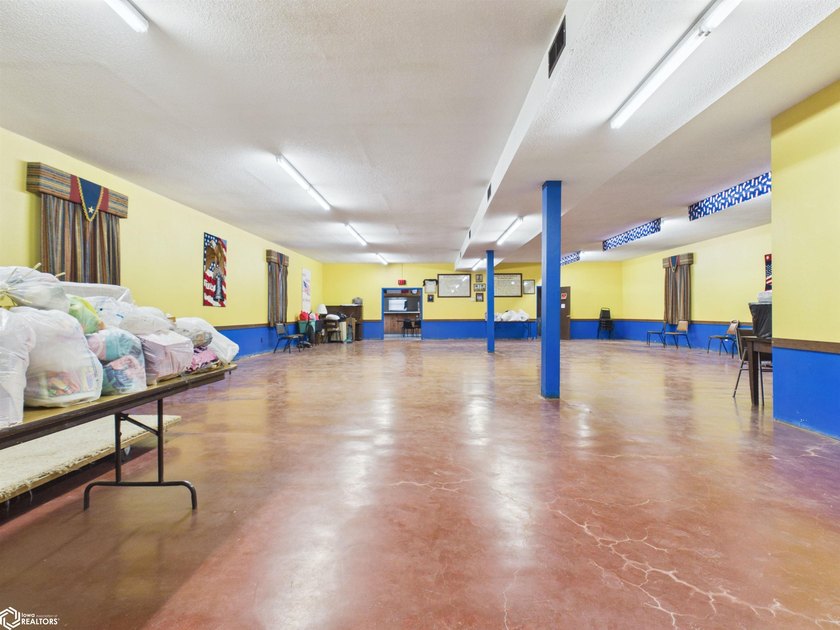 Excellent opportunity to own a versatile commercial property - photo 12