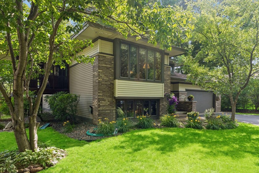 SEE 3D VIRTUAL TOUR &amp; FLOOR PLAN. PRAIRIE SCHOOL HOME BUILT BY - photo 3