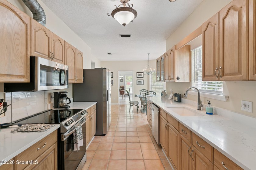 Perfect blend of refined coastal living and peaceful country - photo 15
