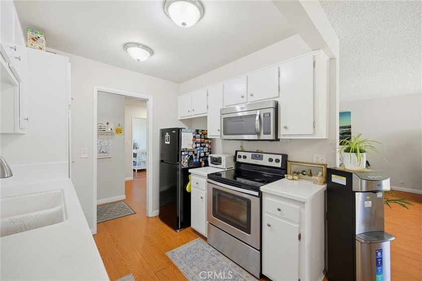 Welcome to this inviting 2-bed/ 2-bath condo the desirable Casa - photo 21