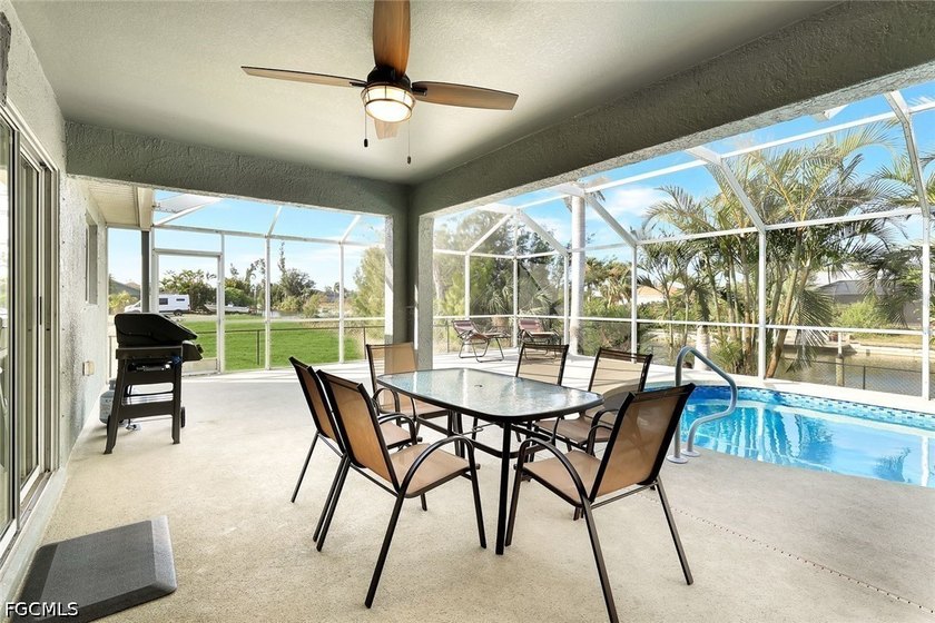 Welcome to paradise! Waterfront pool home with 4 bedrooms and 2 - photo 22