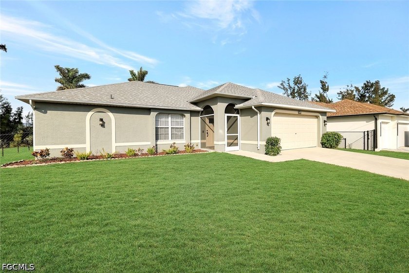 Welcome to paradise! Waterfront pool home with 4 bedrooms and 2 - photo 29