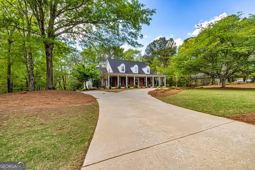 Southern Charm Meets Golf Course Living in Arbor Springs - photo 3