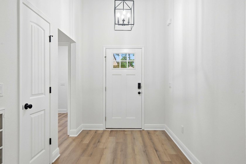 This semi-custom home offers a spacious living with 4 bedrooms - photo 4