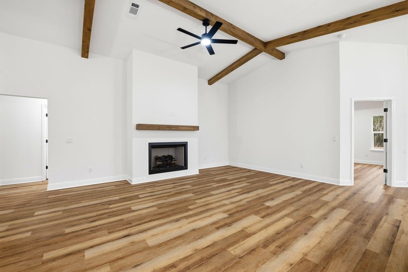 This semi-custom home offers a spacious living with 4 bedrooms - photo 7