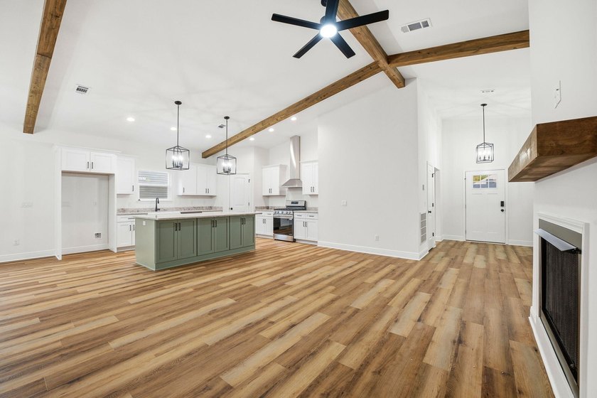 This semi-custom home offers a spacious living with 4 bedrooms - photo 10
