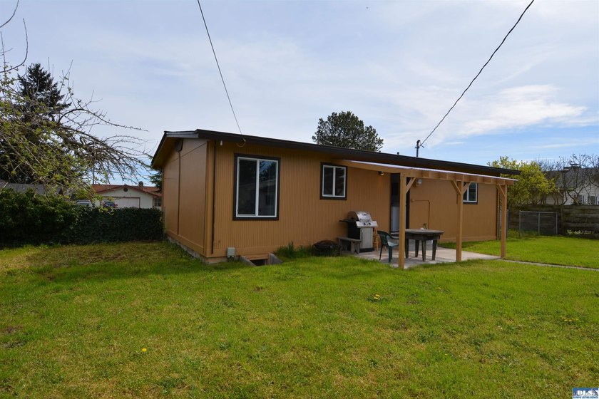 Cute and full of character, this cozy 3-bedroom, 1-bath in town - photo 23