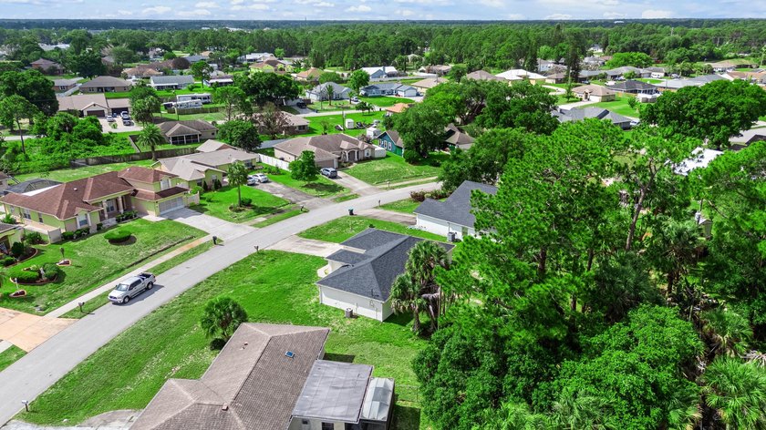 FRESHLY REMODELED Palm Bay home featuring a brand-new roof - photo 25