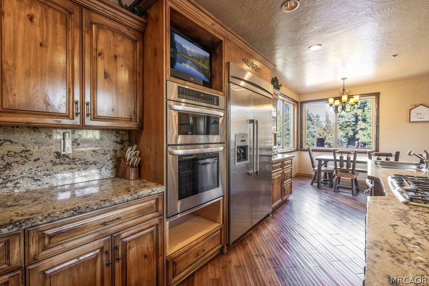 Set on over an acre in the highly sought-after Meadowbrook - photo 12