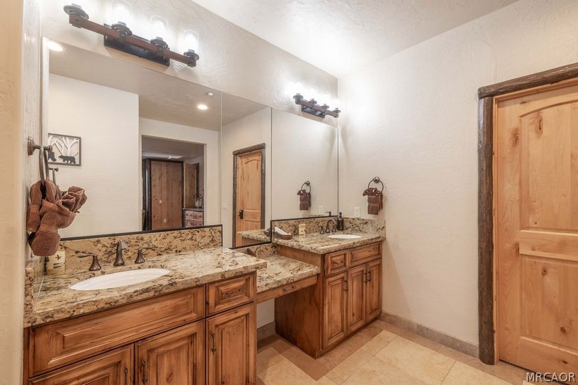 Set on over an acre in the highly sought-after Meadowbrook - photo 19