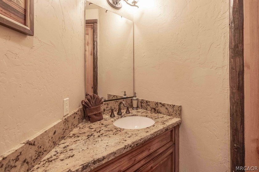 Set on over an acre in the highly sought-after Meadowbrook - photo 20