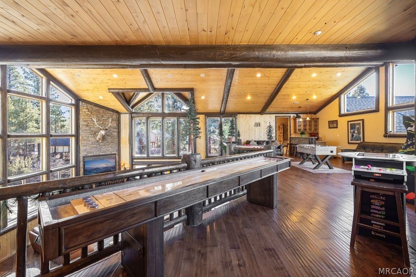 Set on over an acre in the highly sought-after Meadowbrook - photo 21