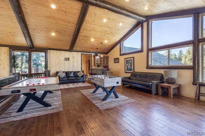 Set on over an acre in the highly sought-after Meadowbrook - photo 22