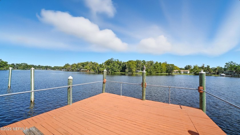 Beautifully updated 1BR/1BA second-floor condo with stunning - photo 22
