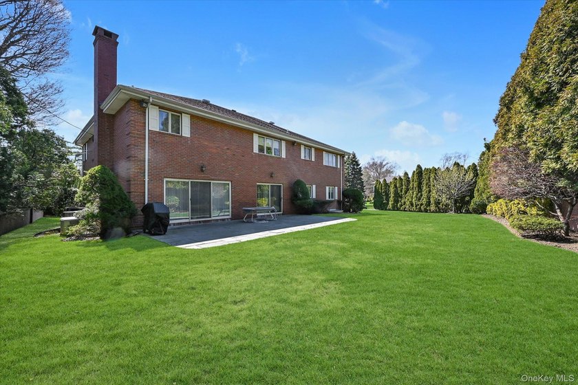 Experience refined living in this exquisitely crafted and - photo 23