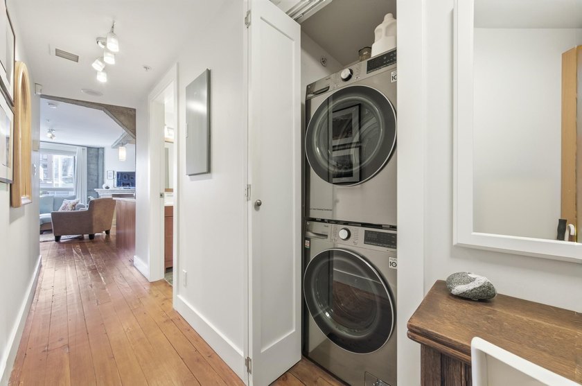 If you've been looking for a studio in Yaletown this is the one! - photo 24
